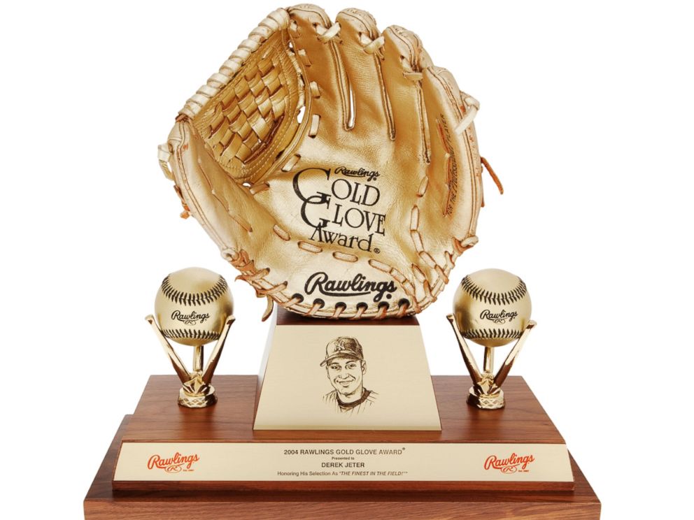 who has the most gold gloves at shortstop