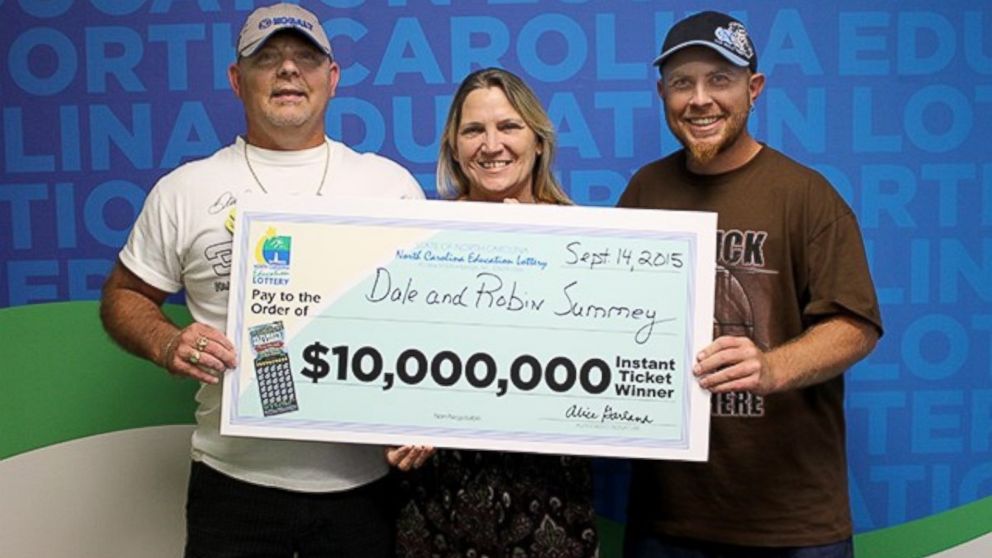 PHOTO: Dale Summey, left, his wife, Robin and son, Dustin, won $10 million from the North Carolina Education Lottery.