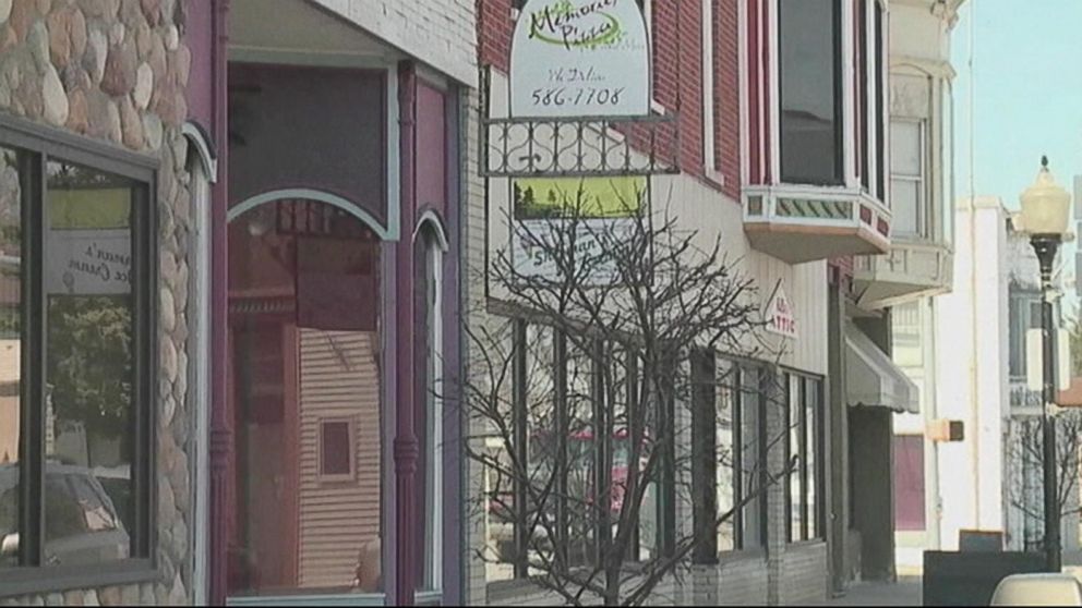 Memories Pizza In Indiana Gets Thousands In Donations After Saying It Wont Cater Gay Wedding 