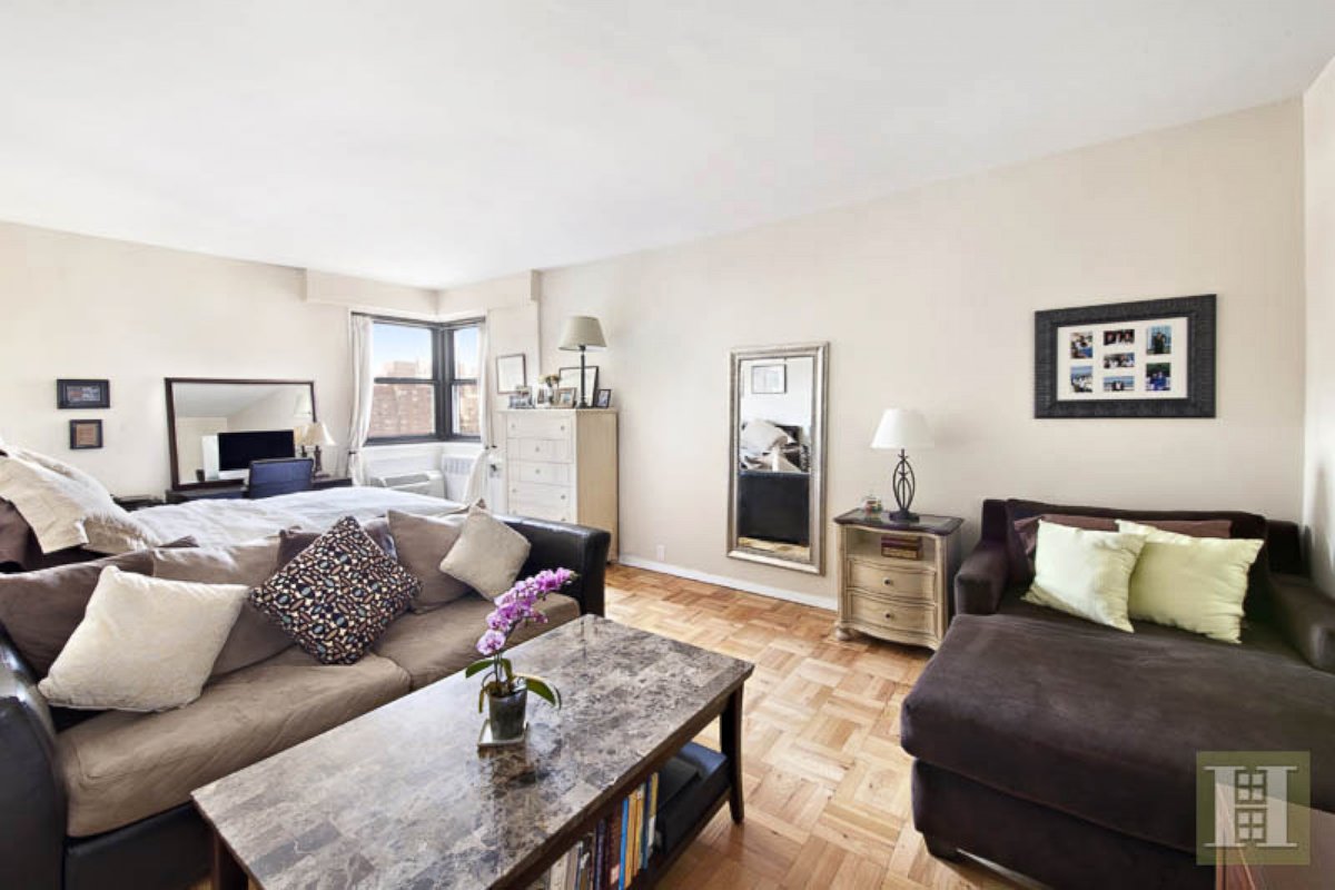 PHOTO: This studio apartment on East 76th Street in New York City is listed for $500,000.