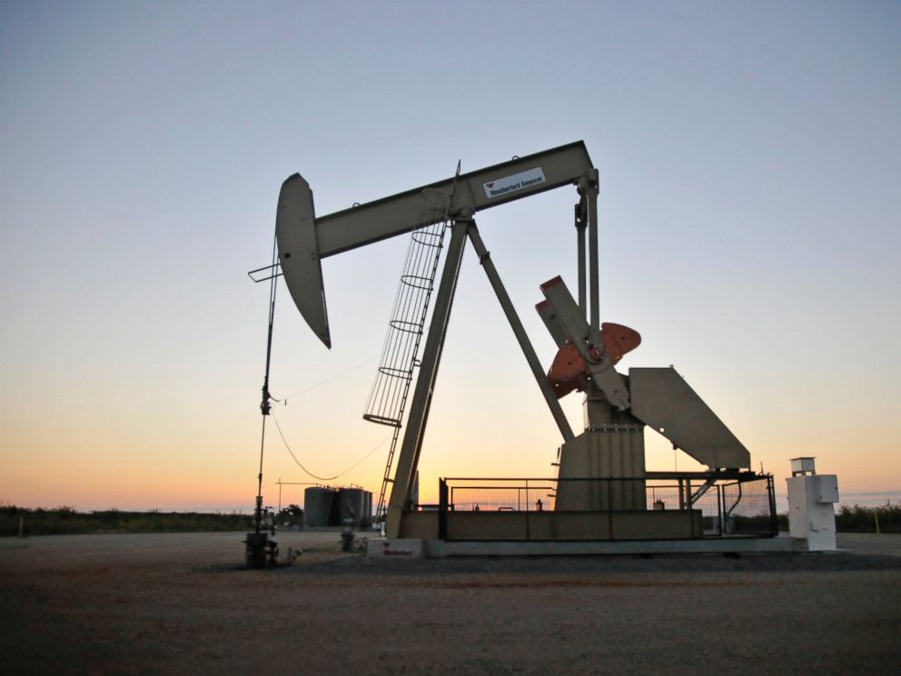 PHOTO: A pump jack operates at a well site leased by Devon Energy Production Company near Guthrie, Okla., Sept. 15, 2015.