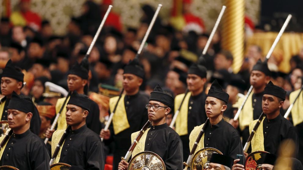 PHOTO: The guardsmen of Brunei's Prince Abdul Malik are seen at his wedding to Dayangku Raabi'atul 'Adawiyyah Pengiran Haji Bolkiah, during the "bersanding" or enthronement ceremony in the Nurul Iman Palace in Bandar Seri Begawan April 12, 2015.