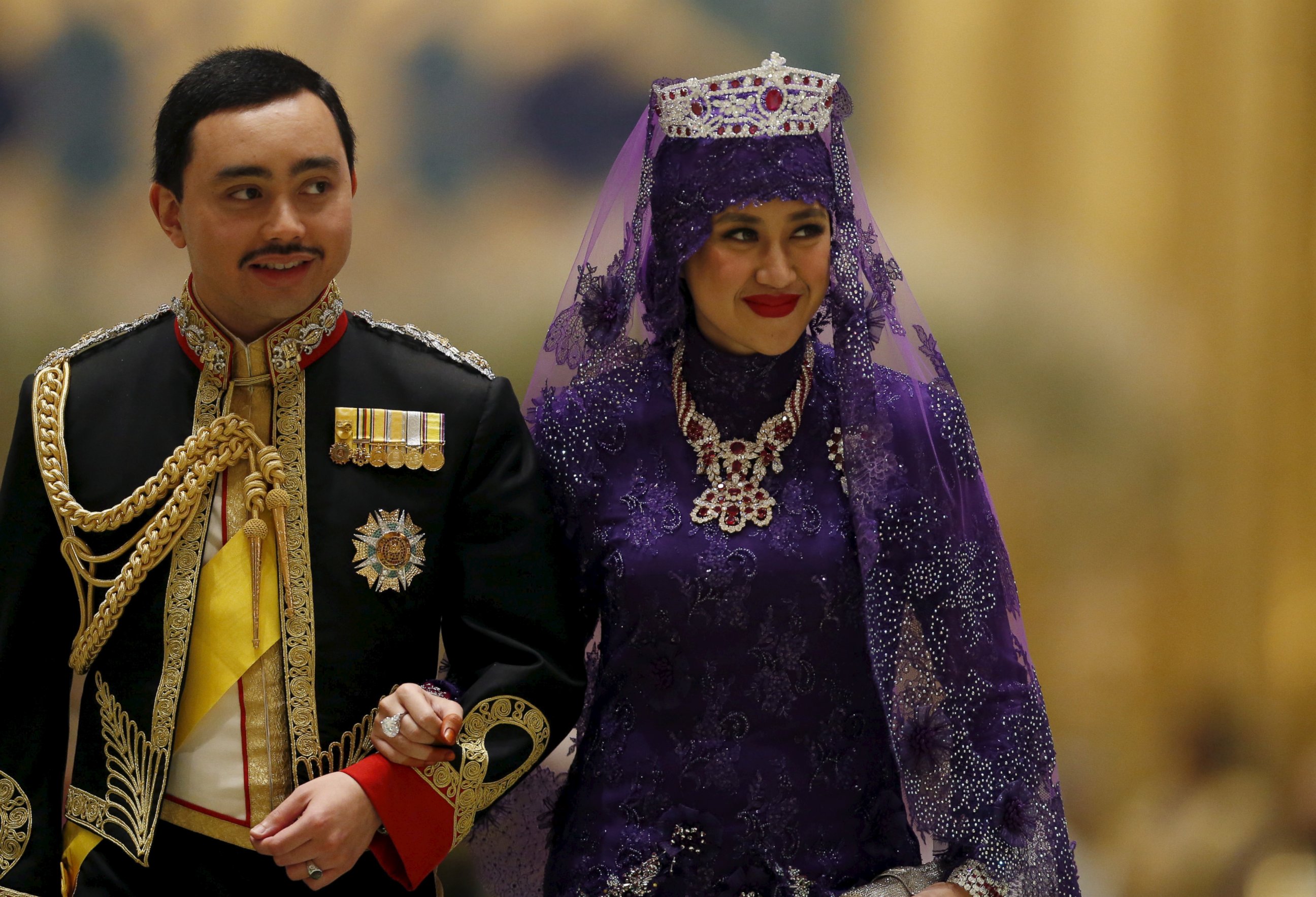 PHOTO: Brunei's newly wed royal couple, Prince Abdul Malik and Dayangku Raabi'atul 'Adawiyyah Pengiran Haji Bolkiah, leave the royal wedding banquet at the Nurul Iman Palace in Bandar Seri Begawan, April 12, 2015. 