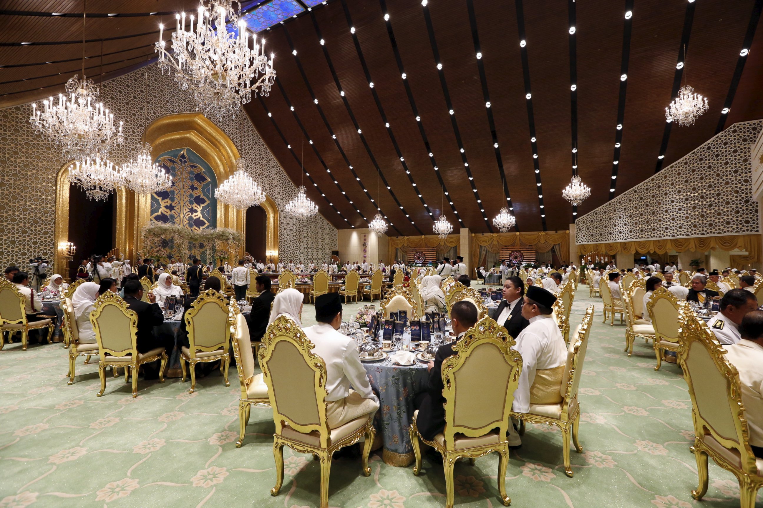 PHOTO: Guests at the wedding banquet for Brunei's newly wed royal couple, Prince Abdul Malik and Dayangku Raabi'atul 'Adawiyyah Pengiran Haji Bolkiah, at the Nurul Iman Palace in Bandar Seri Begawan April 12, 2015.