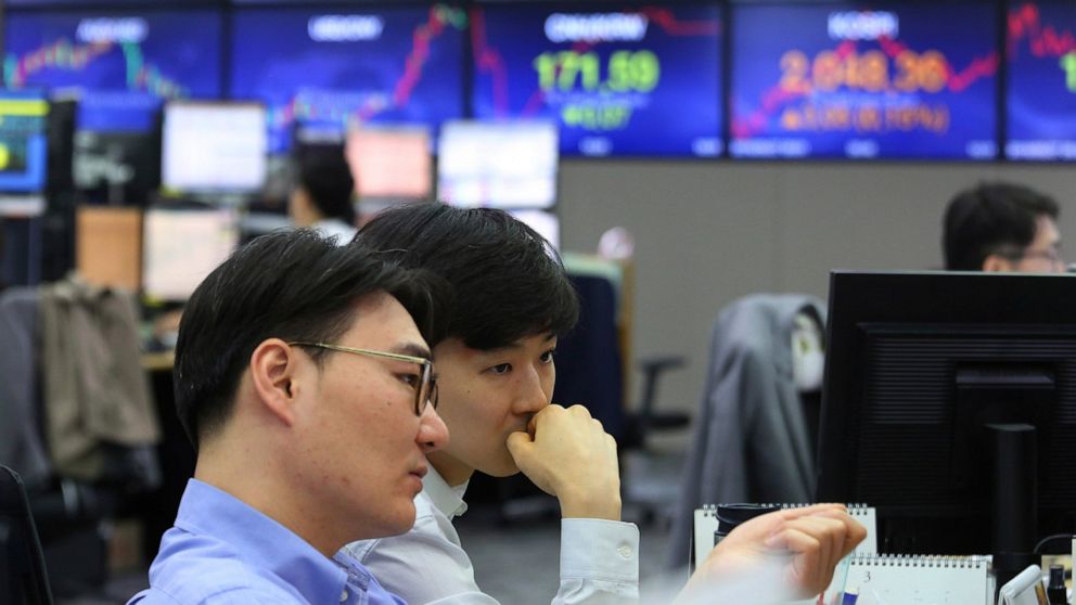 Currency traders watch monitors at the foreign exchange dealing room of the KEB Hana Bank headquarters in Seoul, South Korea, Monday, May 27, 2019. Shares were mixed early Monday in Asia in the absence of fresh news on the tariffs standoff between th