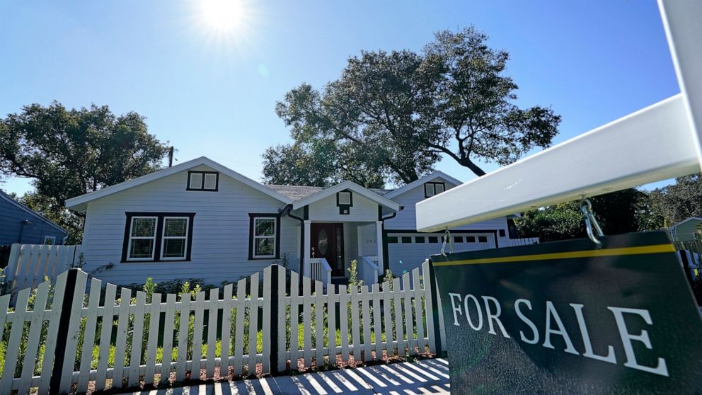 Average long-term US mortgage rates rise this week to 6.94%