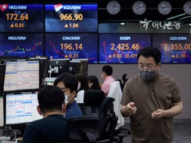 Stocks shed early gains, end lower for 3rd straight week thumbnail