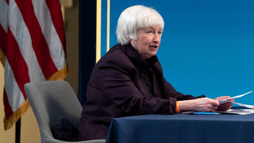 Yellen clarifies she is not predicting Fed rate increases