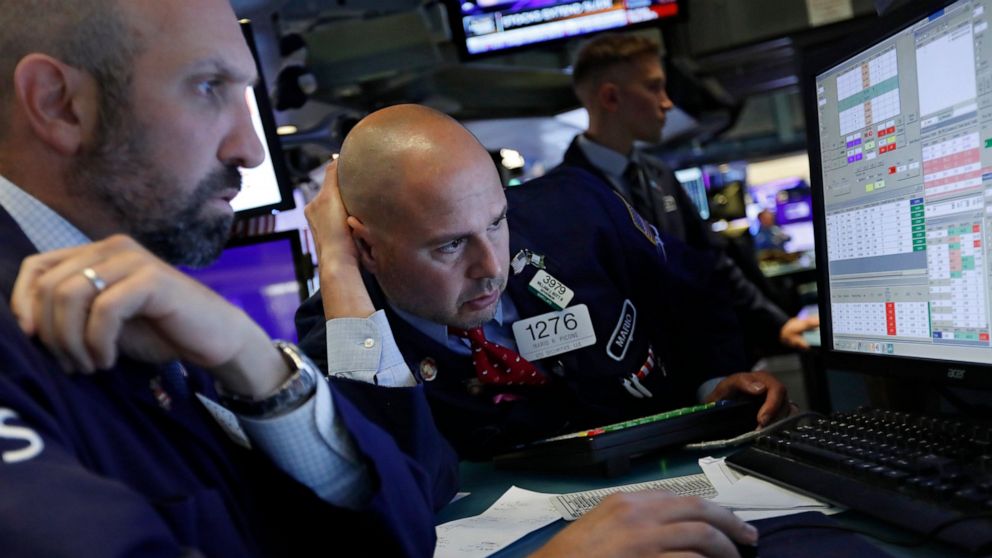 Stocks extend slide on increasing economic growth concerns