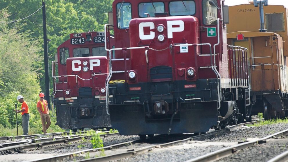 CP urges Kansas City Southern to reject competing $33.6B bid