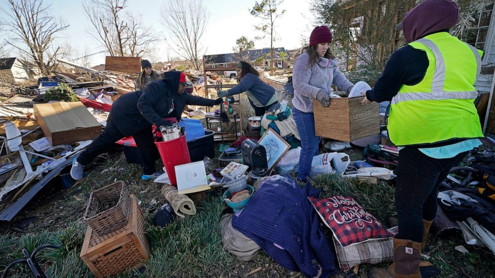 'We want to give people hope': Americans aid tornado victims