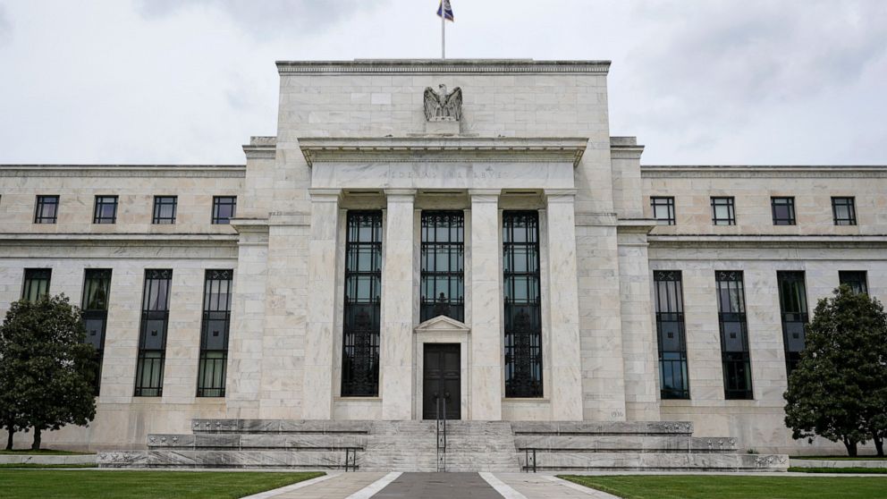 Fed watchdog to investigate officials' financial trades