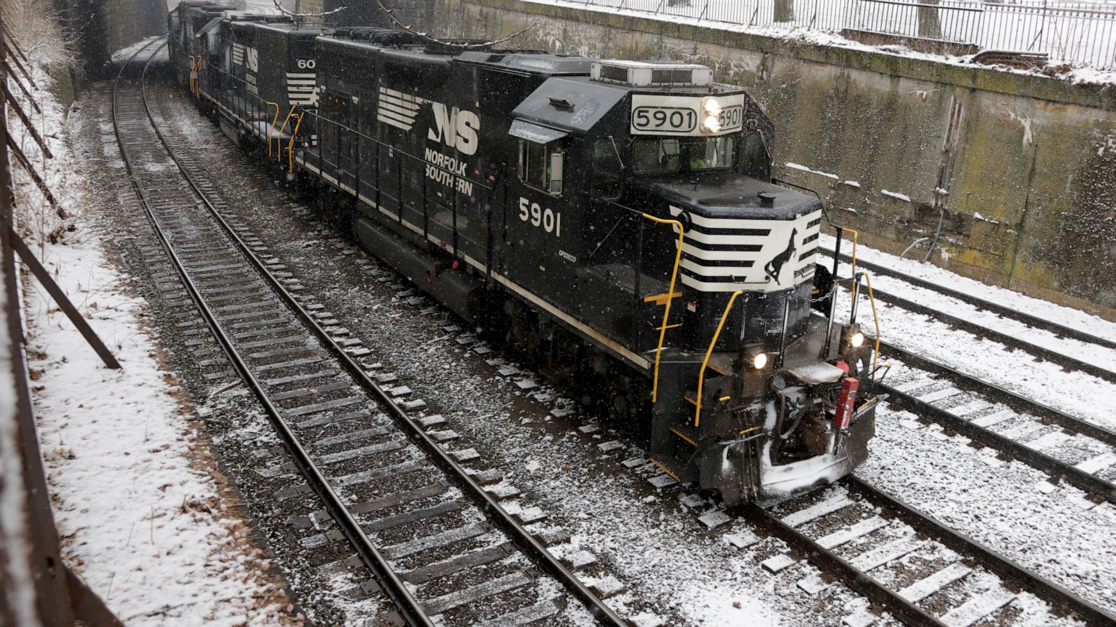 Norfolk Southern 3q Profit Fell 6 As Railroad Hauled Less Abc News
