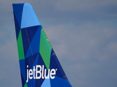 JetBlue makes offer for Spirit Airlines, could spark bid war thumbnail
