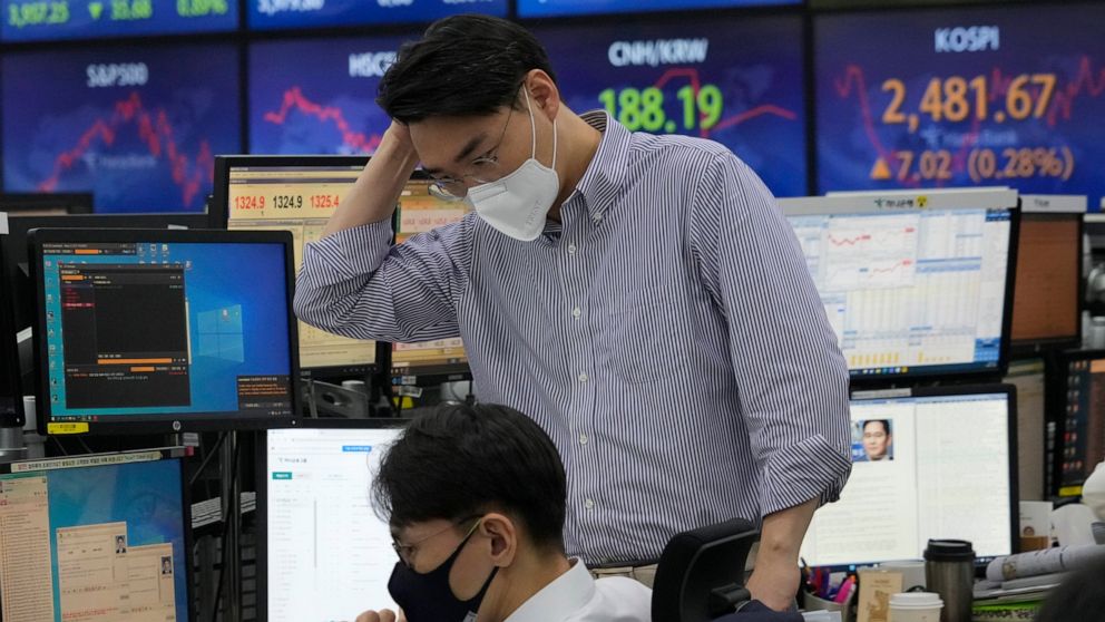 Currency traders work at the foreign exchange dealing room of the KEB Hana Bank headquarters in Seoul, South Korea, Tuesday, Nov. 15, 2022. Asian stocks gained Tuesday after Wall Street gave back some of last week's huge gains, the American and Chine