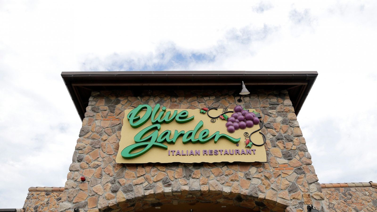 Free Breadsticks And Reasons For Hope At Olive Garden Abc News