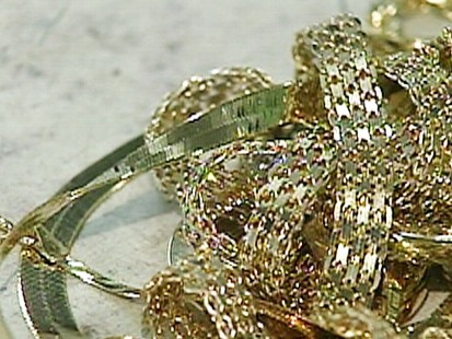 Video: Gold boom has people flocking to sell their gold.