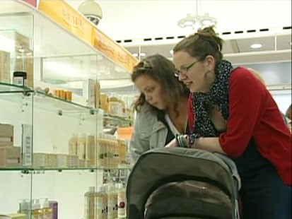 VIDEO: British scientists test new skin cream released by Boots.