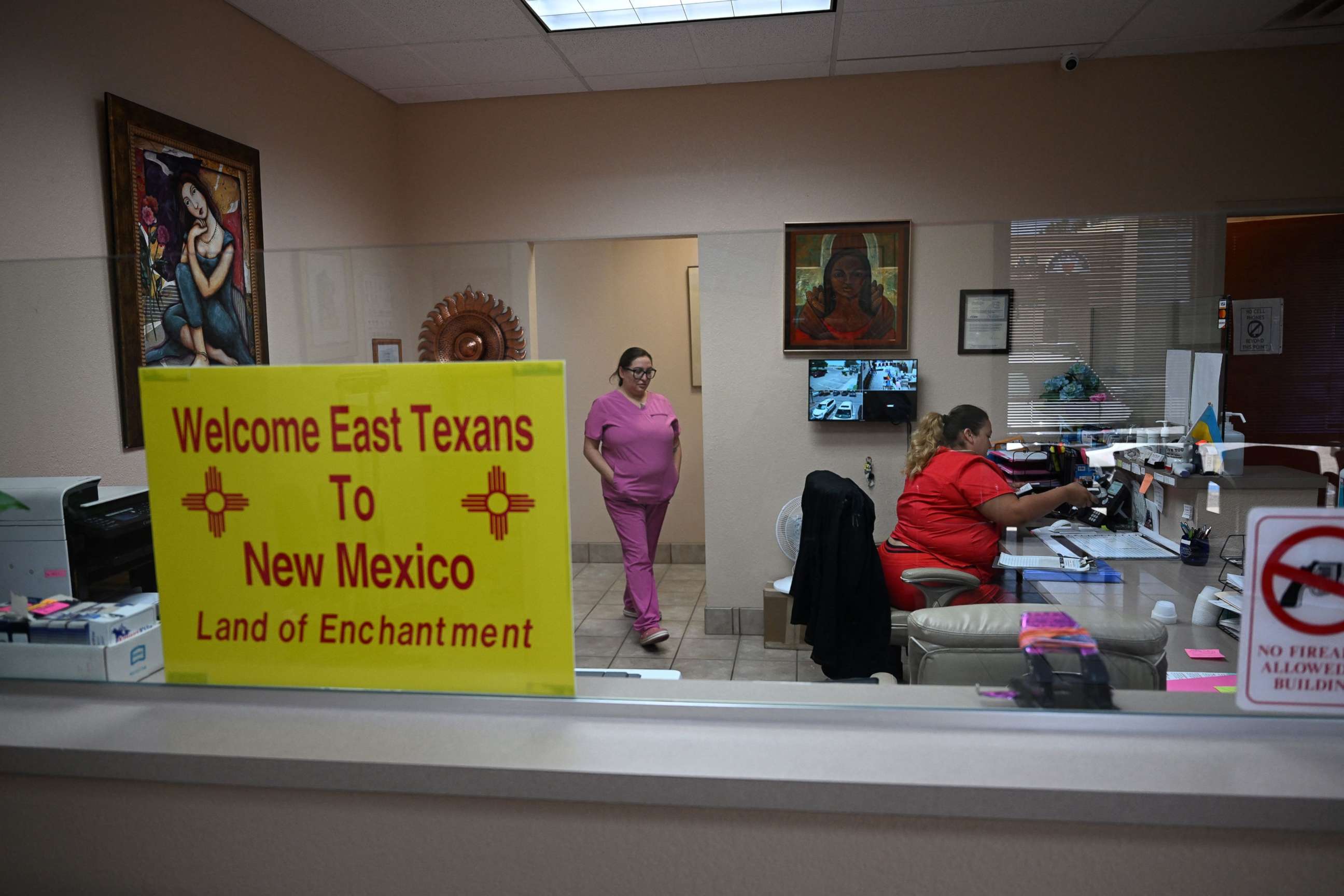 PHOTO: A sign welcoming patients from East Texas to New Mexico is displayed in the waiting area of the Women's Reproductive Clinic, which provides legal medication abortion services, in Santa Teresa, N.M., June 15, 2022. 