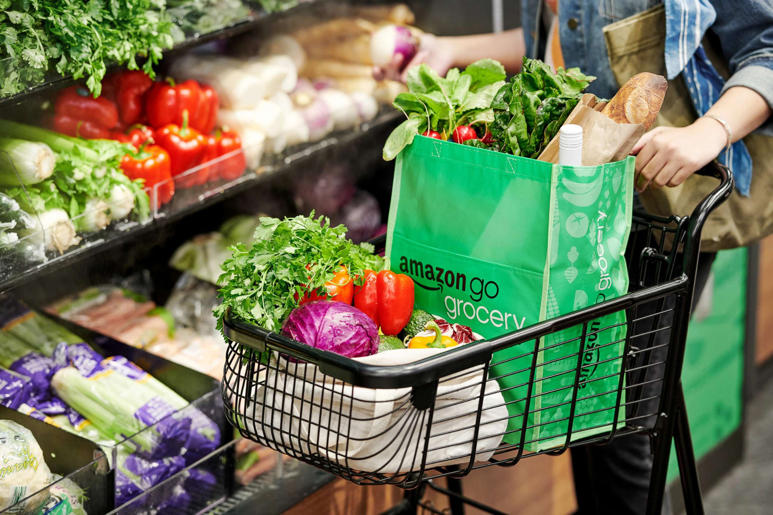 Amazon opens a grocery store with no cashiers - ABC News