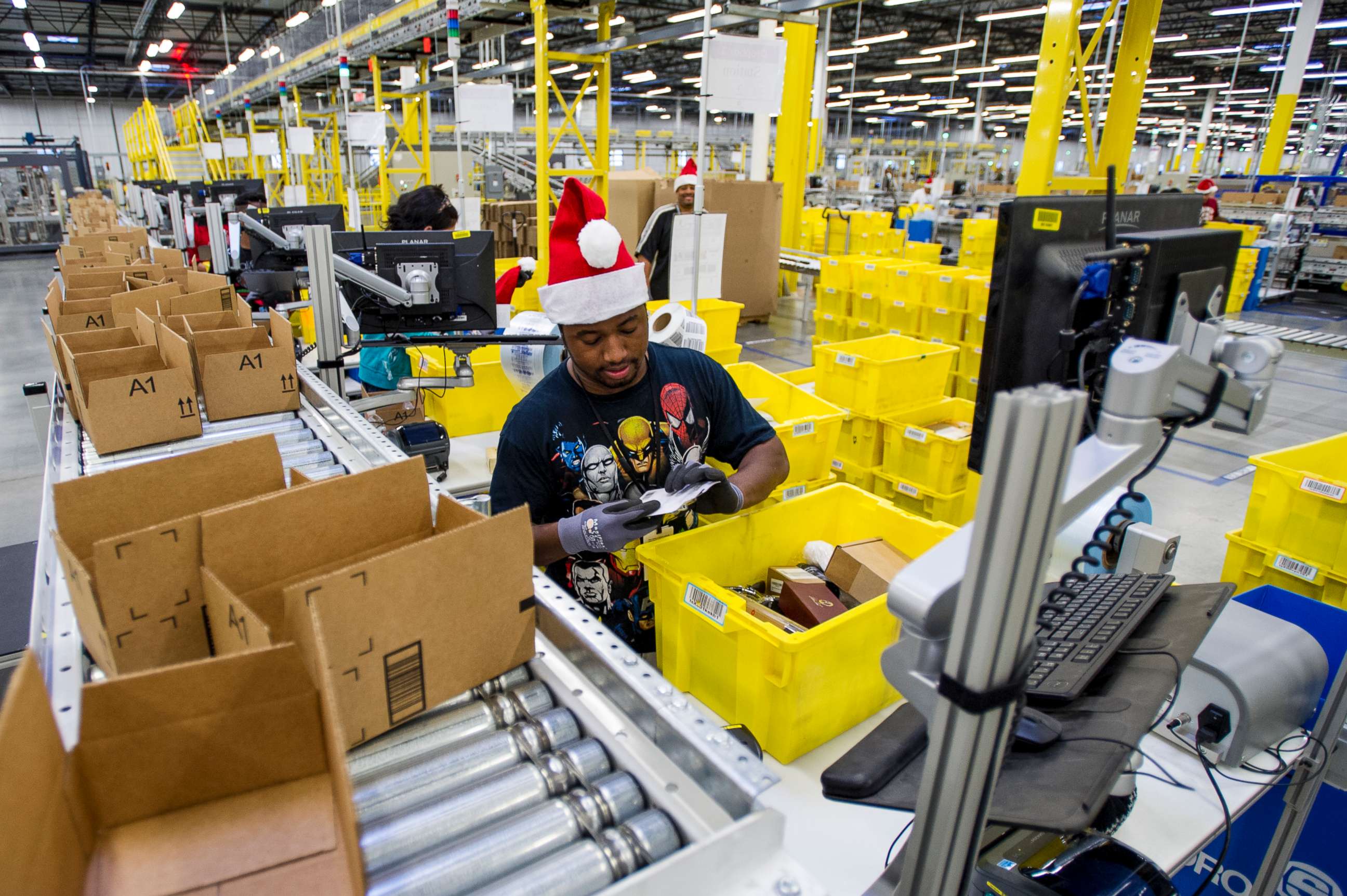 PHOTO: Amazon.com Inc. employees load boxes with orders at the company's fulfillment center ahead of Cyber Monday in Tracy, Calif., Nov. 30, 2014. 
