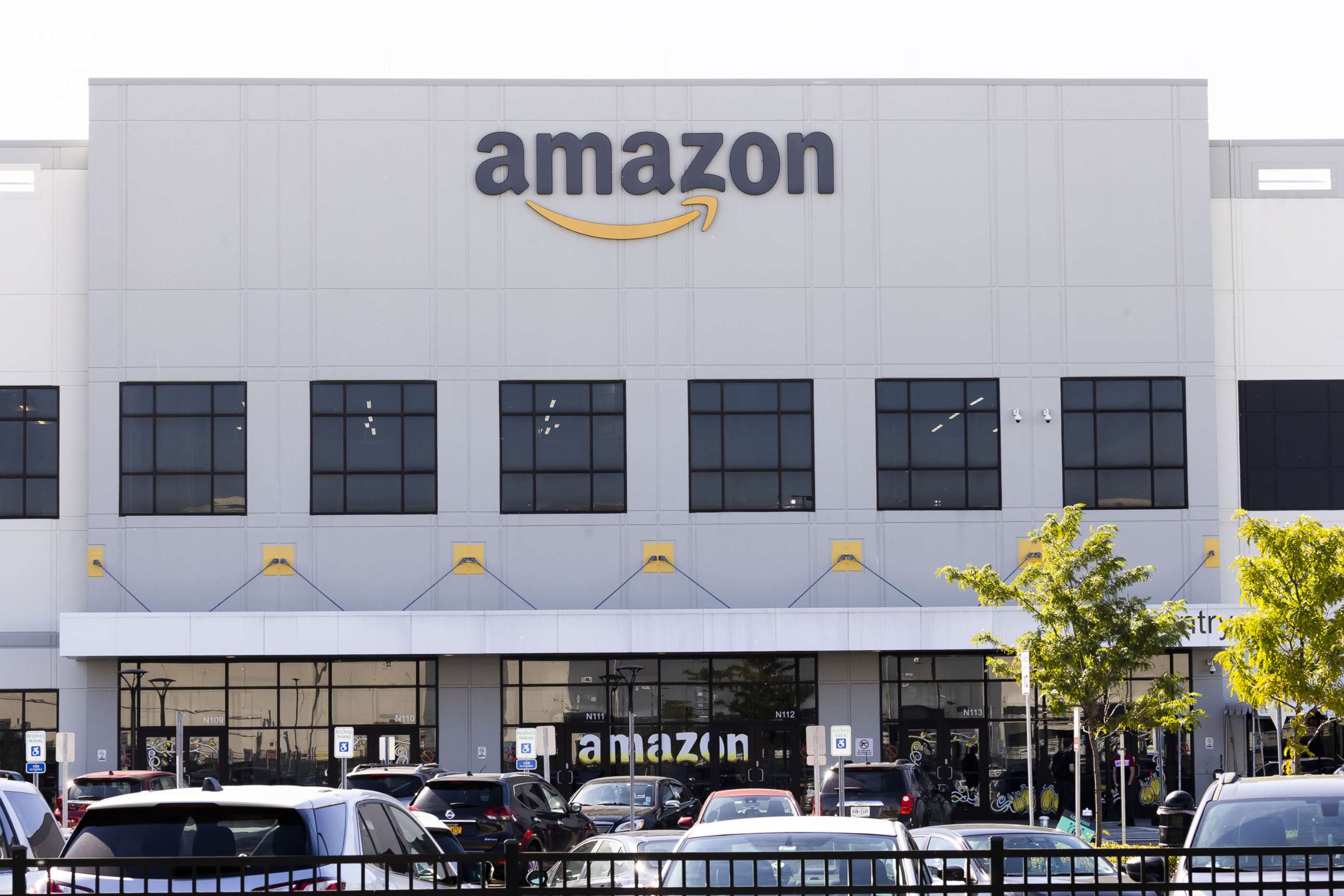 PHOTO: An Amazon fulfillment center where organizers are planning to file for a union election next week after gathering more than 1,700 employee signatures in the borough of Staten Island in New York, Oct. 21, 2021.