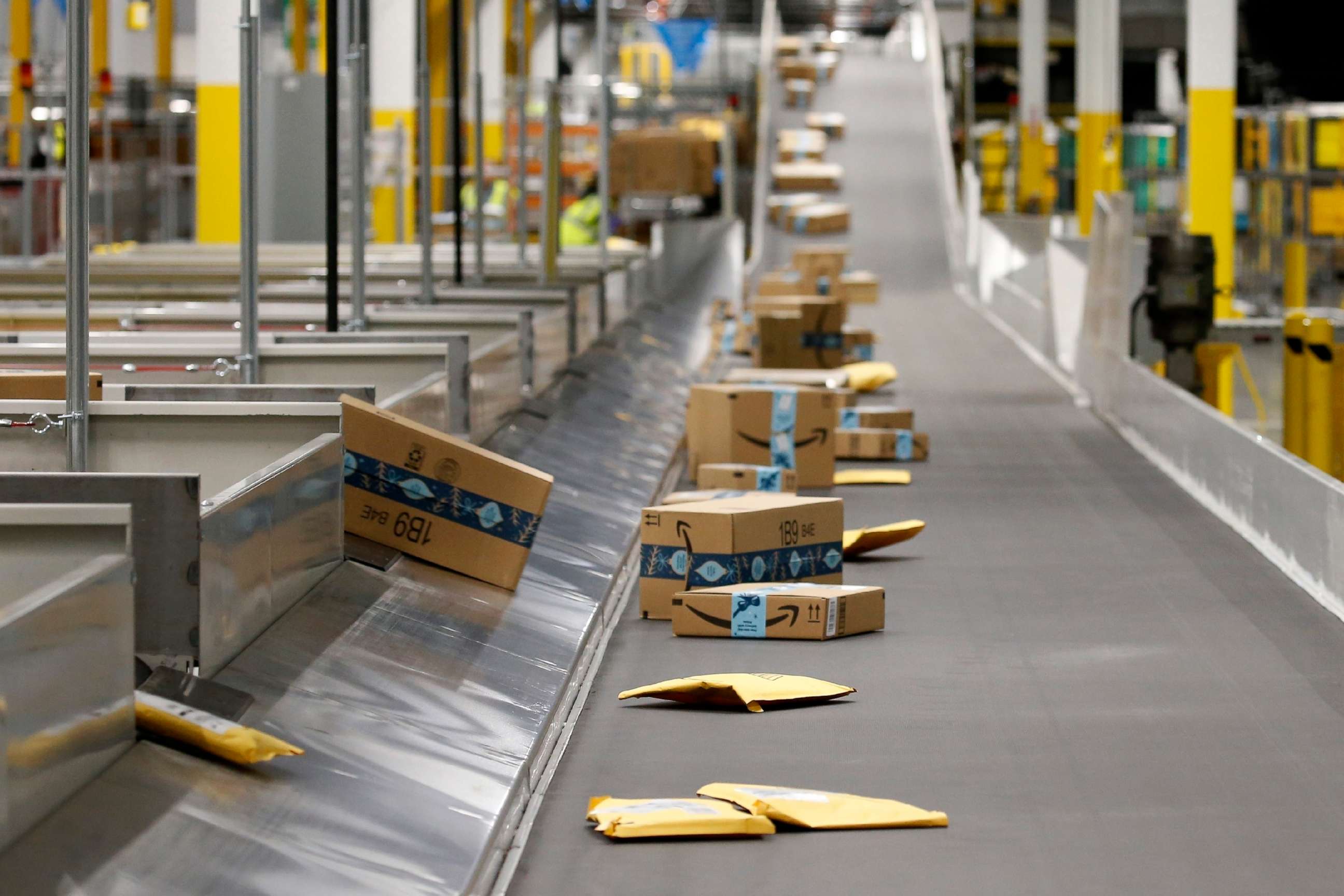 PHOTO: Amazon packages move along a conveyor at an Amazon warehouse facility in Goodyear, Ariz., Dec. 17, 2019.