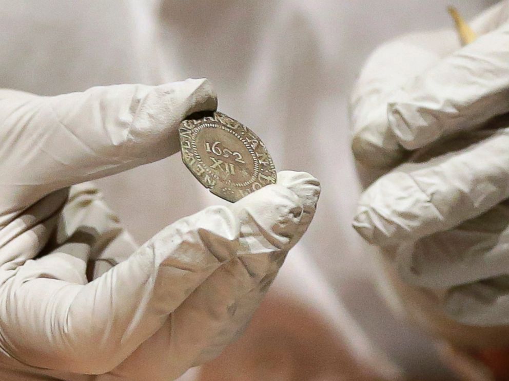 PHOTO: Museum of Fine Arts Boston Head of Objects Conservation Pam Hatchfield displays a coin as she removes it from a time capsule at the museum, Jan. 6, 2015, in Boston.