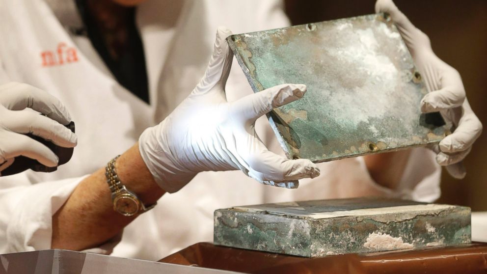PHOTO: Museum of Fine Arts Boston Head of Objects Conservation Pam Hatchfield removes a metal lid from a time capsule at the museum, Jan. 6, 2015, in Boston. 