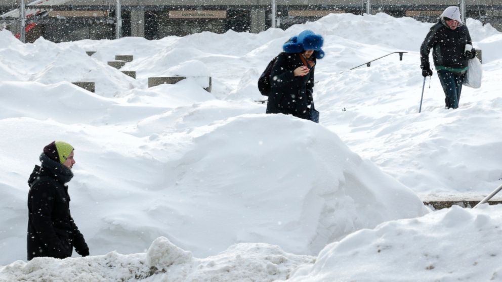 PHOTO: As snow flurries begin to fall again, pedestrians walk through Boston City Hall Plaza in Boston, Feb. 17, 2015.