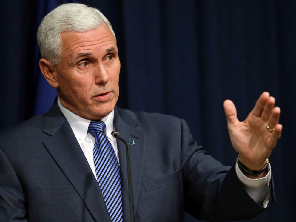 PHOTO: Indiana Gov. Mike Pence holds a news conference at the Statehouse in Indianapolis, March 26, 2015.