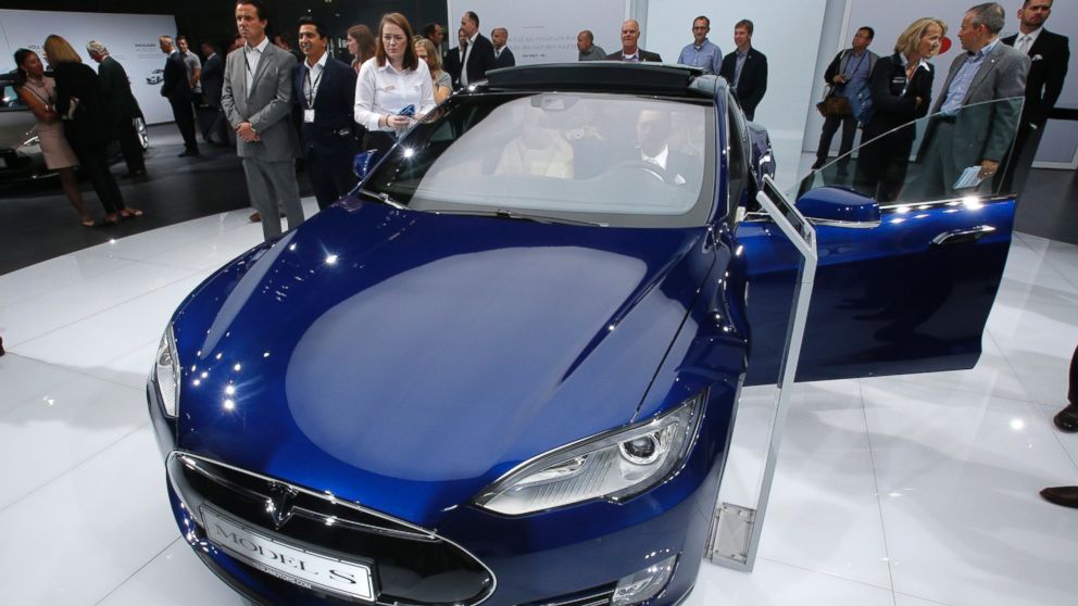 PHOTO: A Tesla Model S is on display on the first press day of the Frankfurt Auto Show IAA in Frankfurt, Germany, Sept. 15, 2015.