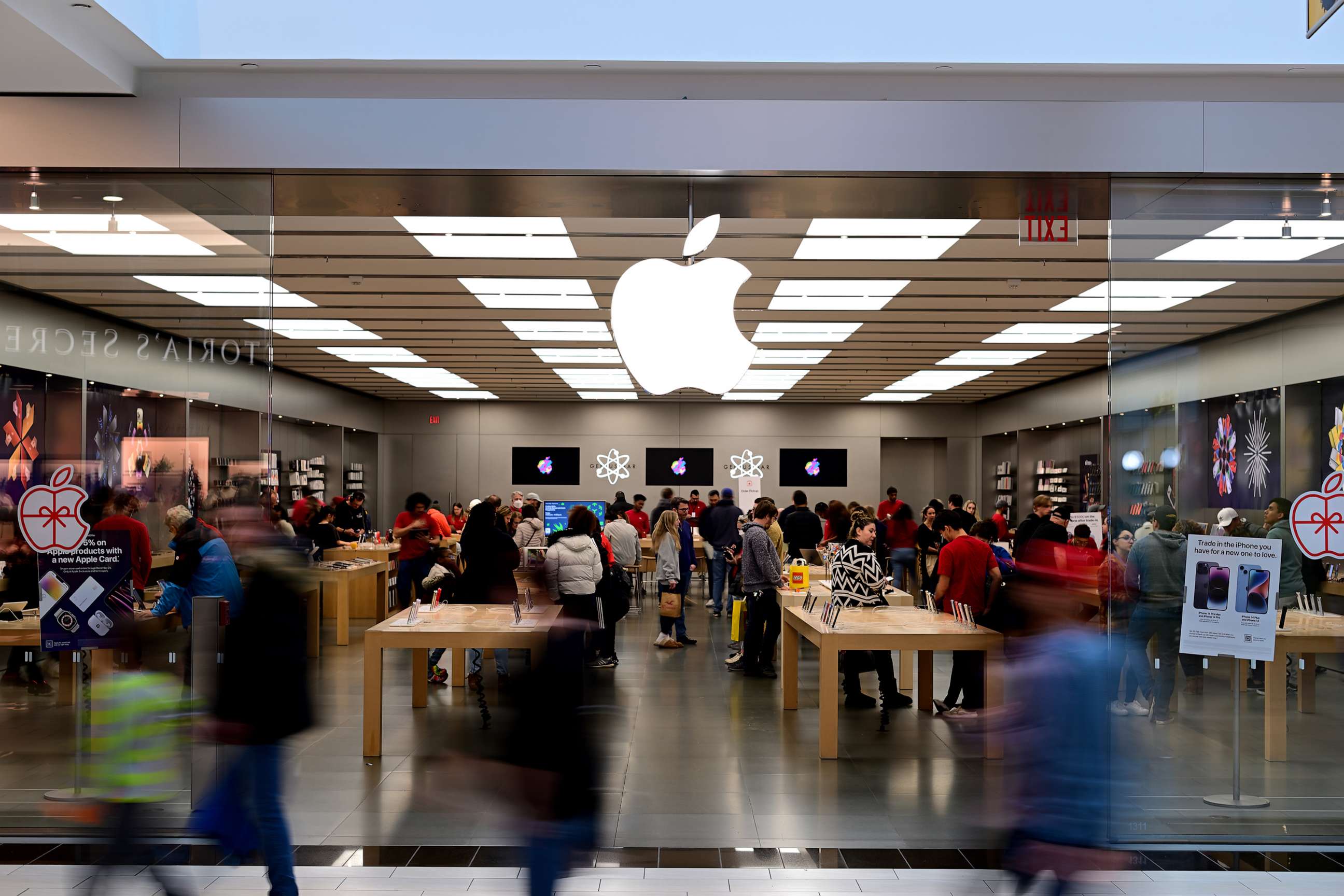 PHOTO: Shoppers walk past the Apple store at the King of Prussia Mall, Dec. 11, 2022, in King of Prussia, Pa.