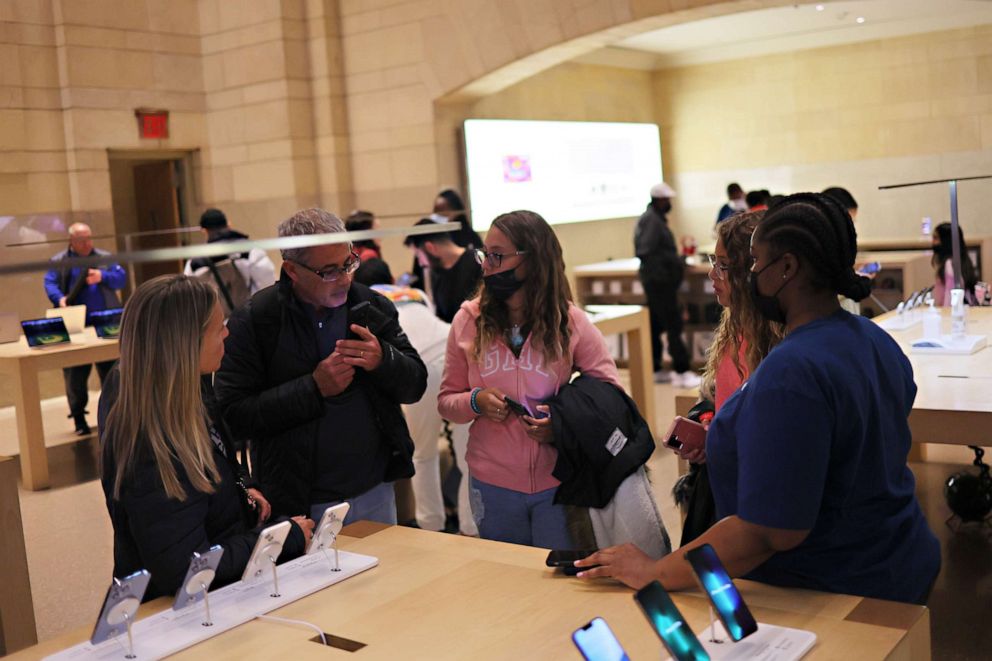 PHOTO: People visit the Apple Store in Grand Central Station on April 18, 2022 in New York City.