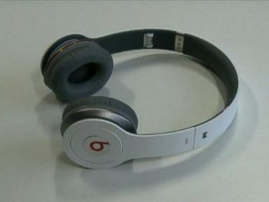 VIDEO: Apple Inc. is close to acquiring the headphone maker and music-streaming service.