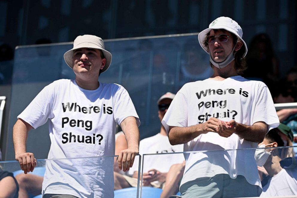 PHOTO: Spectators show their support for Chinese player Peng Shuai ahead of the men's doubles quarter final match at the Australian Open tennis tournament in Melbourne, Australia,  Jan. 25, 2022.