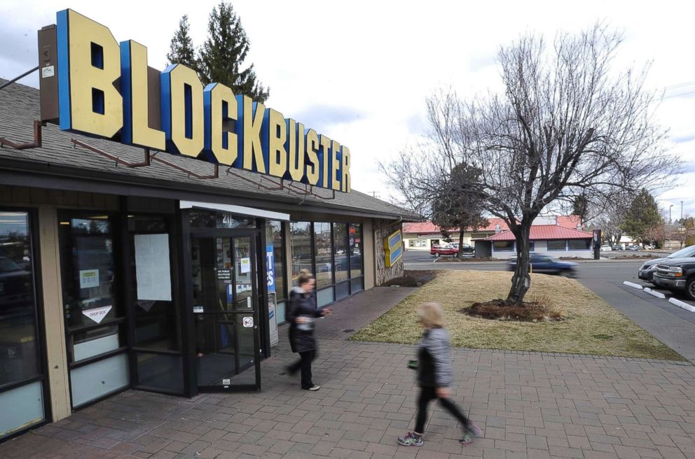 PHOTO: Customers visit the last Blockbuster video rental store in the United States in Bend, Ore., March 16, 2018.