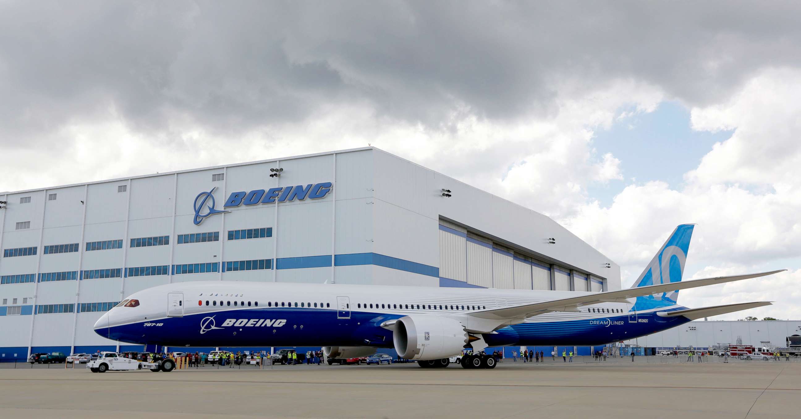 PHOTO: Boeing employees stand near the new Boeing 787-10 Dreamliner at the company's facility in South Carolina after conducting its first test flight at Charleston International Airport in North Charleston, S.C., March 31, 2017.