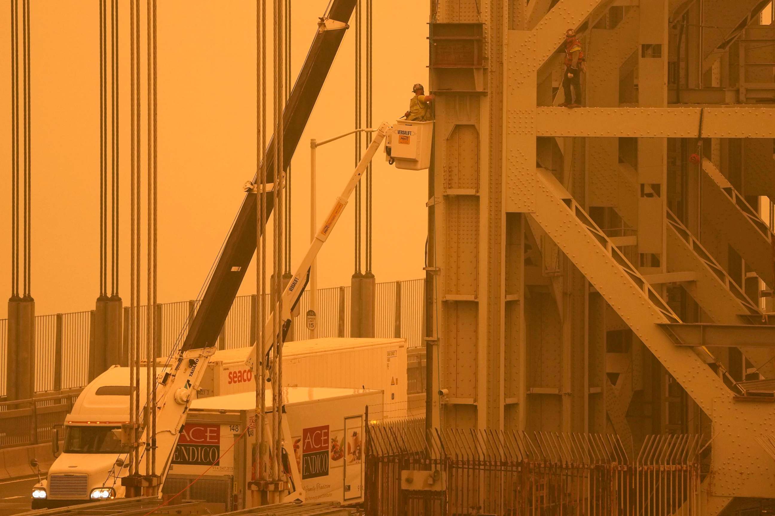 PHOTO: Workmen tend to the George Washington Bridge, as seen from Fort Lee, N.J., as haze from wildfires in Canada settles over the area on June 7, 2023.