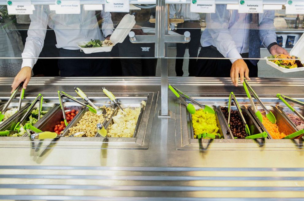 PHOTO: Employees visit a salad bar during lunch in New York, Sept. 10, 2015.