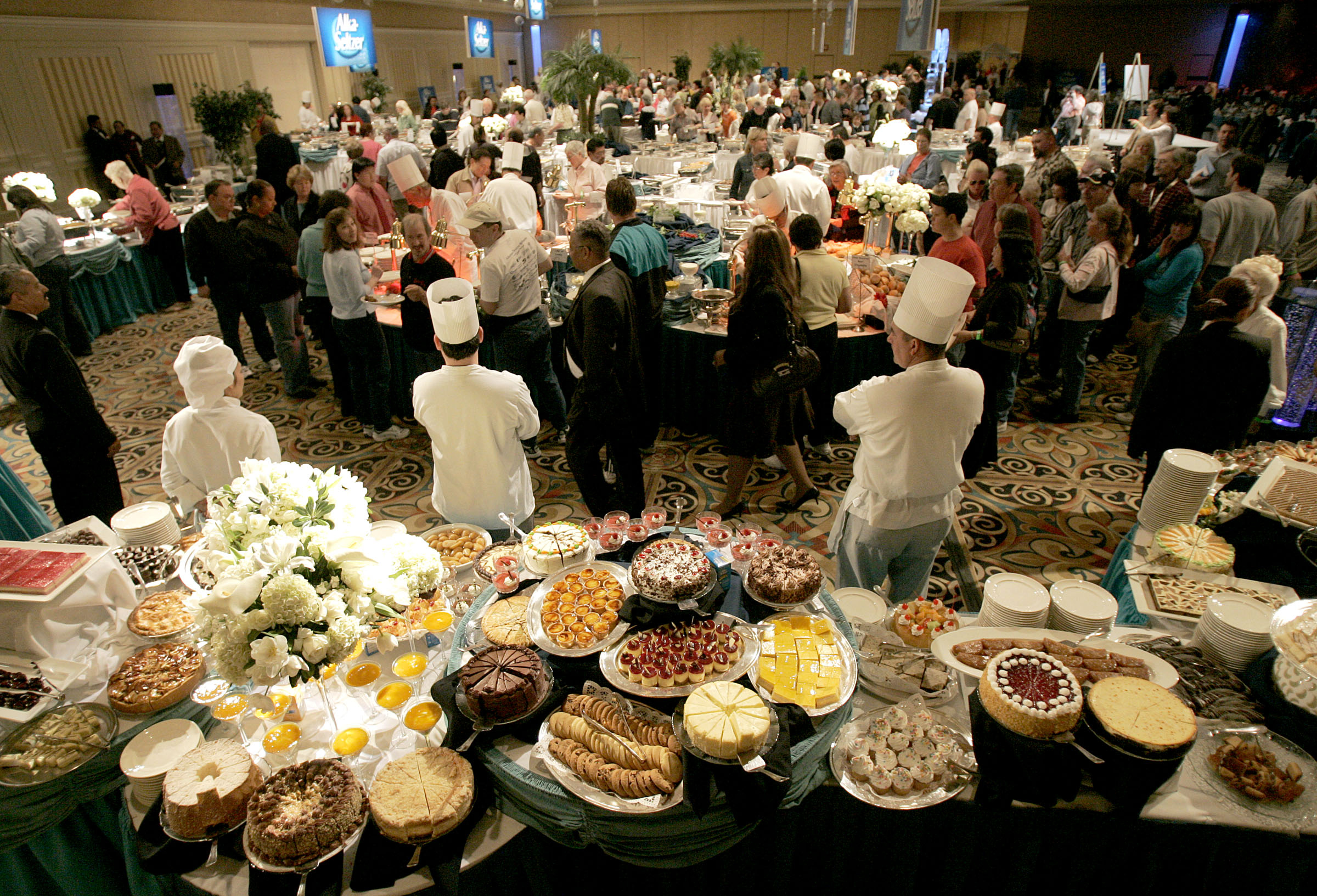 PHOTO: Patrons take food from the buffet line at Las Vegas Hilton in Las Vegas on Tuesday, March 28, 2006.