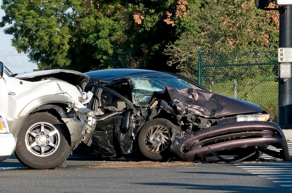 PHOTO: Two car crash.