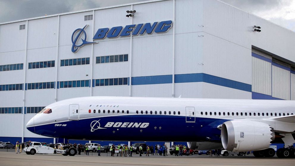 United Airlines orders 100 Boeing 787 Dreamliners, with options for 100 more