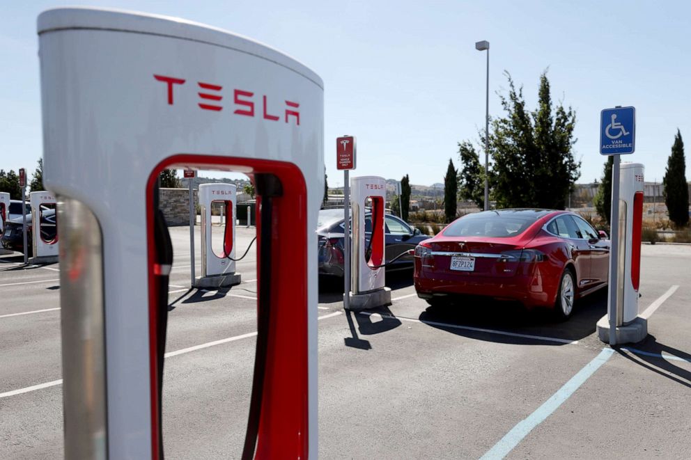 Tesla S New Battery Technology Could Drive Down Cost Of Electric Cars Company Says Abc News