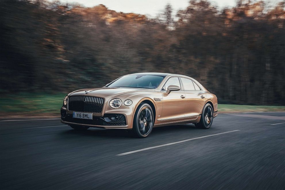 PHOTO: 2021 Bentley Flying Spur V8