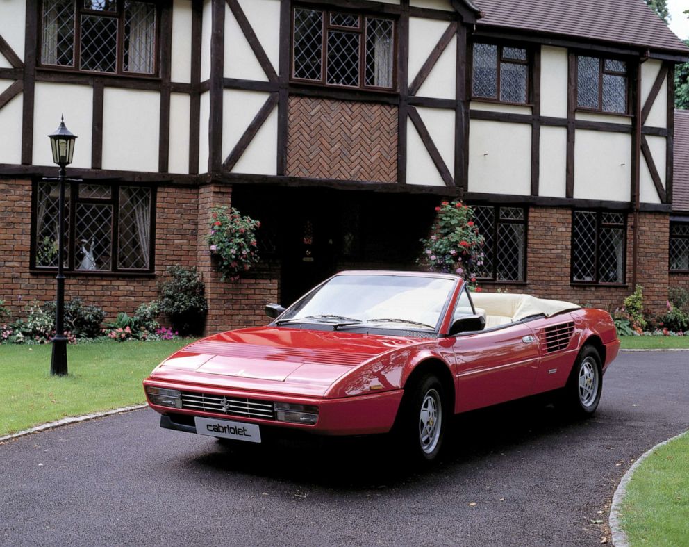 PHOTO: 1987 Ferrari Mondial 3.2 cabriolet.