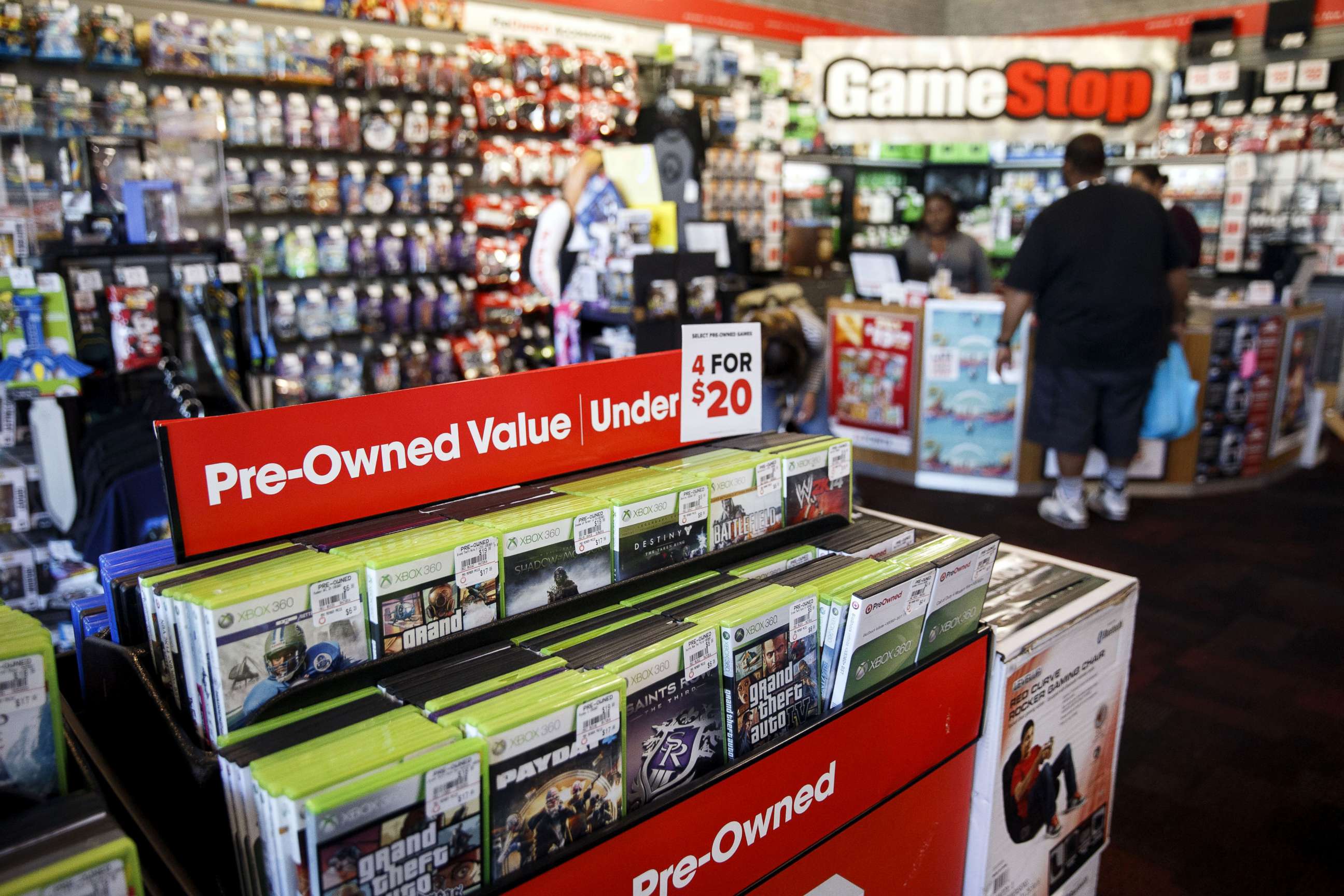 PHOTO: Used video games are displayed for sale at a GameStop Corp. store in West Hollywood, California, May 22, 2016.