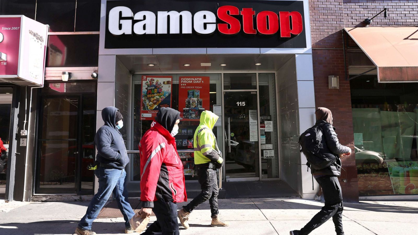 abcnews.go.com - Catherine Thorbecke - GameStop's chief financial officer steps down after stock market saga