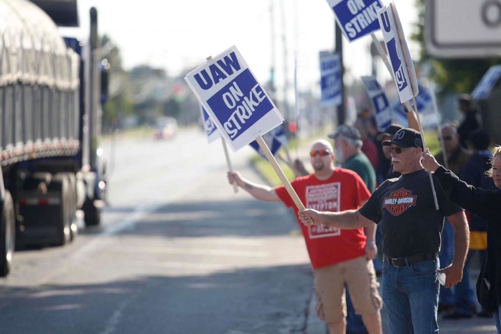 PHOTO: General Motors workers wave at passing cars in front of the GM Powertrain Plant, Sept. 18, 2019, in Toledo, Ohio.