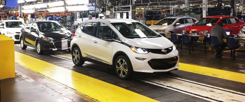 Go Green Or Make Carmakers Know Suvs Still Vastly Out Photo Workers Emble Chevy Bolt Ev Cars At The General Motors Embly Plant In Orion